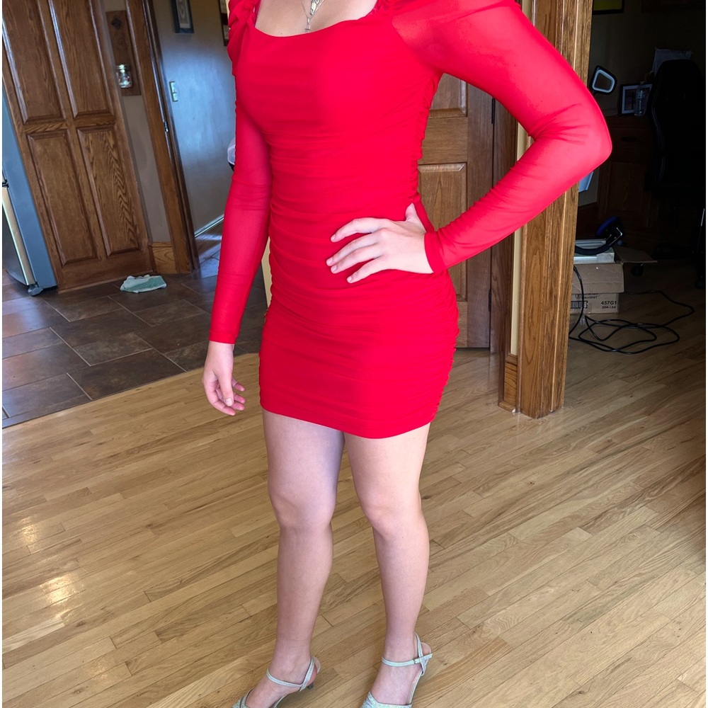 Form fitting ruched dress in EUC